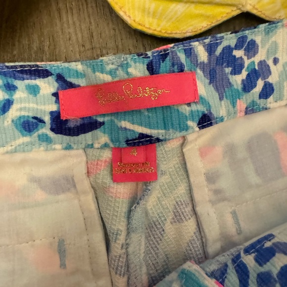 Lilly Pulitzer bundle.  Shorts size 4, shorts size small , dresses size 4 - Picture 7 of 11